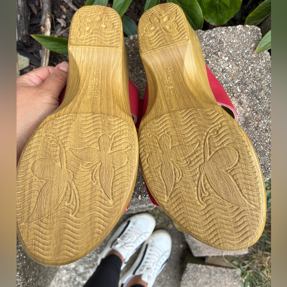 New ALEGRIA Womens size 8 Linn Red Embroidered Leather Slip On Wedge Sandals - Picture 5 of 8